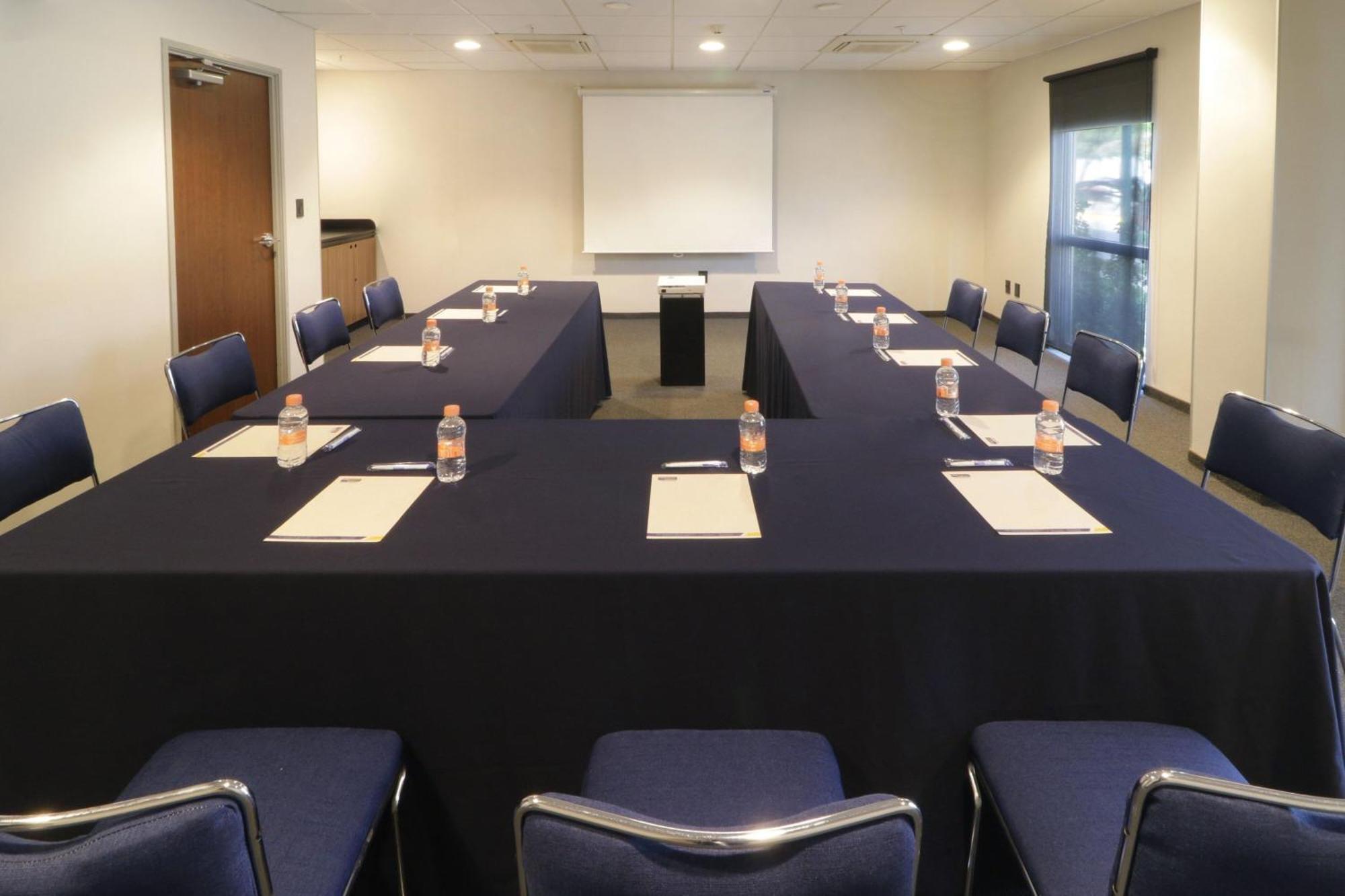 City Express By Marriott Ciudad Victoria Bagian luar foto
